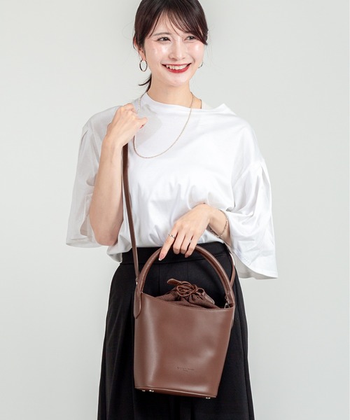 PELLETTERIA VENETA(ペレッテリアベネタ)の「【pelletteria Veneta】2WAY バケツバッグ 牛革(ショルダーバッグ・レディース・ブラック/ライトブラウン/グレー/ブラウン・FREE)」の9枚目の写真