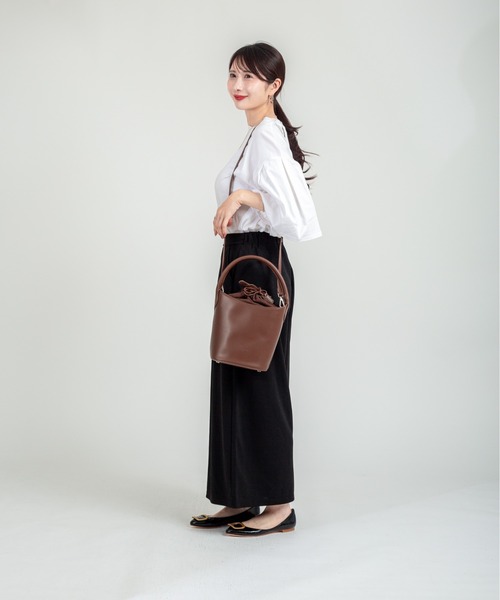 PELLETTERIA VENETA(ペレッテリアベネタ)の「【pelletteria Veneta】2WAY バケツバッグ 牛革(ショルダーバッグ・レディース・ブラック/ライトブラウン/グレー/ブラウン・FREE)」の13枚目の写真