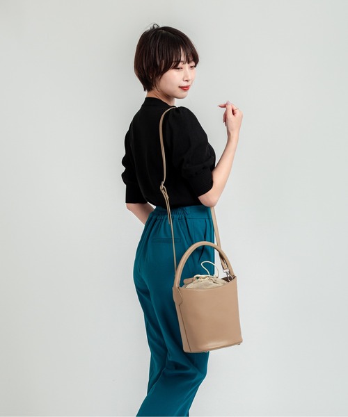 PELLETTERIA VENETA(ペレッテリアベネタ)の「【pelletteria Veneta】2WAY バケツバッグ 牛革(ショルダーバッグ・レディース・ブラック/ライトブラウン/グレー/ブラウン・FREE)」の16枚目の写真