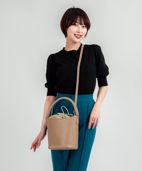 PELLETTERIA VENETA(ペレッテリアベネタ)の「【pelletteria Veneta】2WAY バケツバッグ 牛革(ショルダーバッグ・レディース・ブラック/ライトブラウン/グレー/ブラウン・FREE)」の17枚目の写真