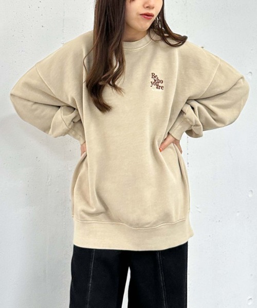 archives(アルシーヴ)の「ピグメントルーズスウェット(スウェット・レディース・アイボリー/ブラック/グレイッシュベージュ・MEDIUM)」の3枚目の写真