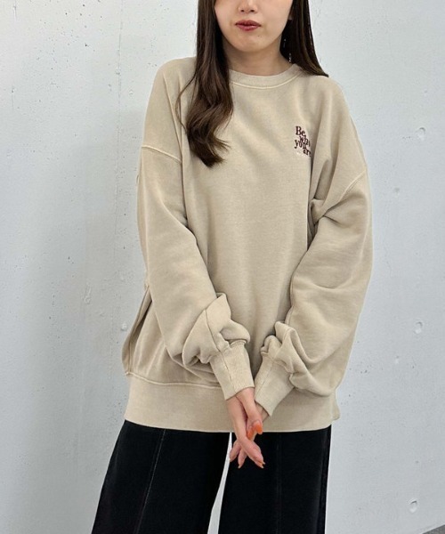 archives(アルシーヴ)の「ピグメントルーズスウェット(スウェット・レディース・アイボリー/ブラック/グレイッシュベージュ・MEDIUM)」の5枚目の写真