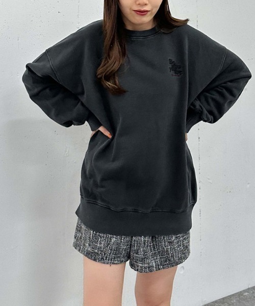 archives(アルシーヴ)の「ピグメントルーズスウェット(スウェット・レディース・アイボリー/ブラック/グレイッシュベージュ・MEDIUM)」の17枚目の写真