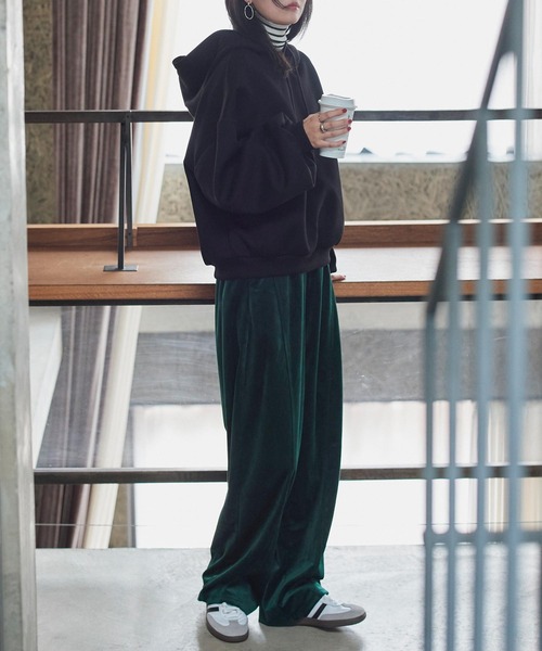 KOBE LETTUCE（コウベレタス）の「バレルレッグベロアカーブパンツ（その他パンツ・レディース・グリーン/ブラウン/チャコール/ブラック/アイボリー系・M/PM）」の10枚目の写真
