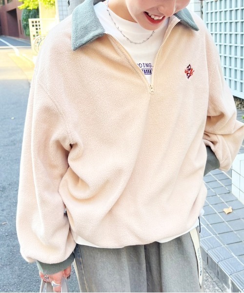 DOUBLE NAME（ダブルネーム）の「ワンポイント刺しゅうフリースハーフZIPプルオーバー/ユニセックス（スウェット・レディース・ベージュ/ネイビー・FREE）」の6枚目の写真