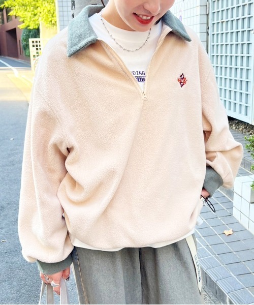 DOUBLE NAME（ダブルネーム）の「ワンポイント刺しゅうフリースハーフZIPプルオーバー/ユニセックス（スウェット・レディース・ベージュ/ネイビー・FREE）」の7枚目の写真