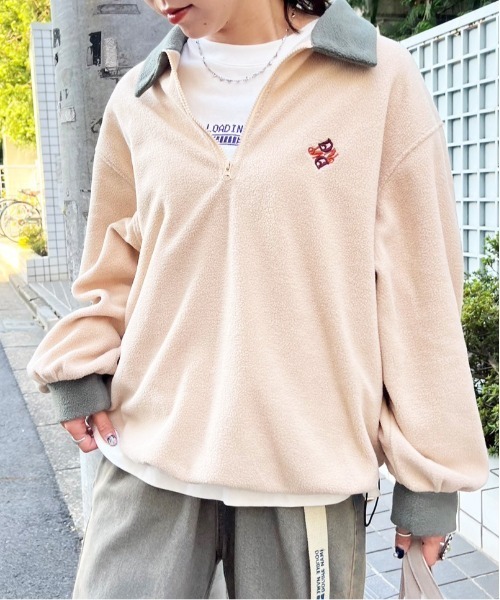 DOUBLE NAME（ダブルネーム）の「ワンポイント刺しゅうフリースハーフZIPプルオーバー/ユニセックス（スウェット・レディース・ベージュ/ネイビー・FREE）」の8枚目の写真