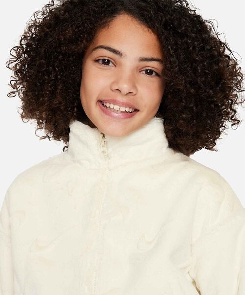 NIKE(ナイキ)の「ナイキ スポーツウェア ジュニア (ガールズ) ジャケット / Nike Sportswear Big Kids' (Girls') Jacket FJ6154-113 Coconut Milk(ブルゾン・キッズ・ホワイト系その他2・130/140/150/160/170)」の5枚目の写真