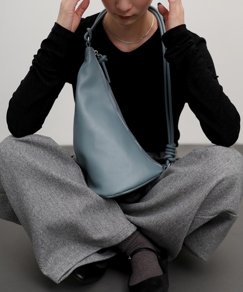 select MOCA（セレクトモカ）の「トライアングルワンショルダーバッグ（ショルダーバッグ・レディース・ブルー/ブラック/グレイッシュベージュ・FREE）」の12枚目の写真