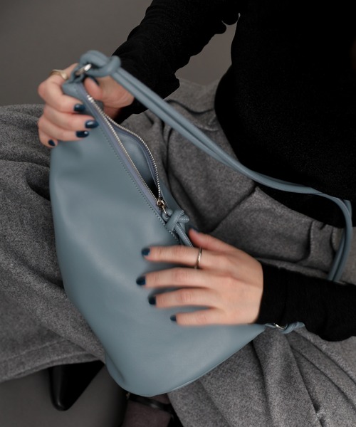 select MOCA（セレクトモカ）の「トライアングルワンショルダーバッグ