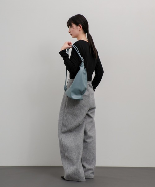 select MOCA（セレクトモカ）の「トライアングルワンショルダーバッグ（ショルダーバッグ・レディース・ブルー/ブラック/グレイッシュベージュ・FREE）」の4枚目の写真