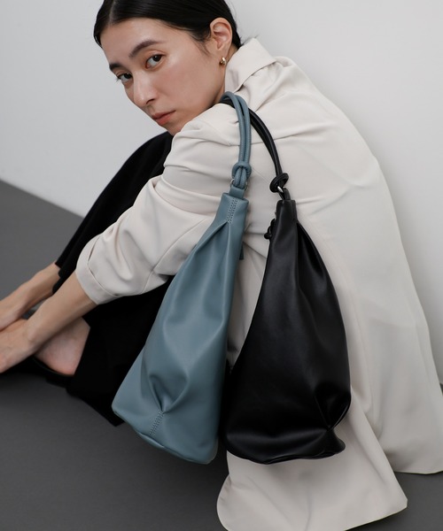 select MOCA（セレクトモカ）の「トライアングルワンショルダーバッグ