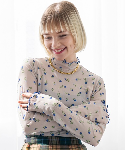 MAISON BREEZE reveur(メゾンブリーズレヴール)の「【MAISON BREEZE reveur】high neck printed sheer tops ハイネックプリントメローシアートップス(Tシャツ/カットソー・レディース・ベージュ系その他2/ブラック系その他2/ベージュ/ブラック・FREE)」の4枚目の写真