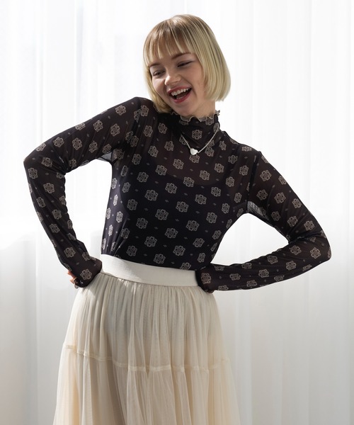 MAISON BREEZE reveur(メゾンブリーズレヴール)の「【MAISON BREEZE reveur】high neck printed sheer tops ハイネックプリントメローシアートップス(Tシャツ/カットソー・レディース・ベージュ系その他2/ブラック系その他2/ベージュ/ブラック・FREE)」の21枚目の写真