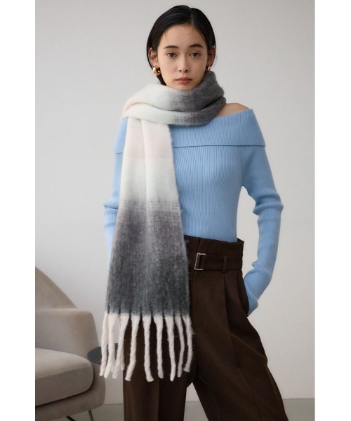 AZUL by moussy（アズールバイマウジー）の「グラデーションロングマフラー（マフラー・レディース・ベージュ系その他/グレー系その他・FREE）」の3枚目の写真