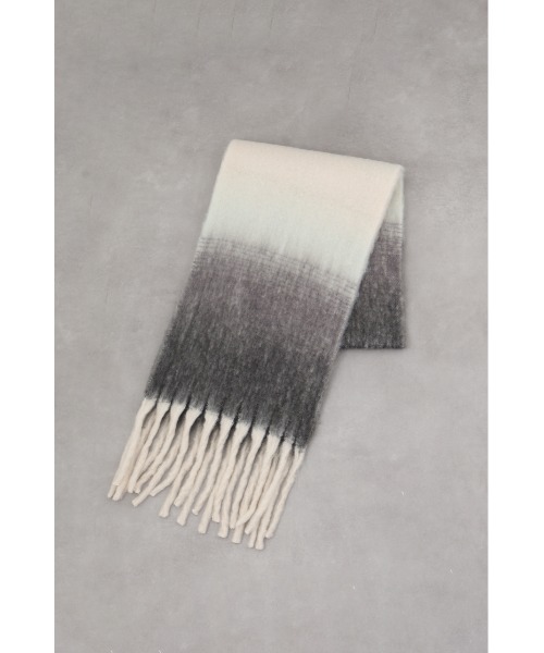 AZUL by moussy（アズールバイマウジー）の「グラデーションロングマフラー（マフラー・レディース・ベージュ系その他/グレー系その他・FREE）」の4枚目の写真