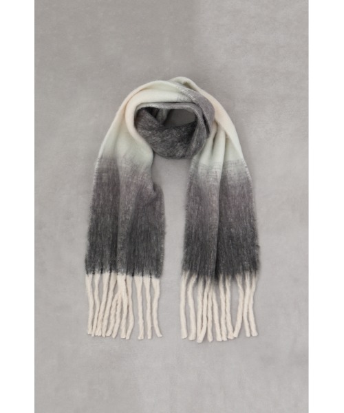 AZUL by moussy（アズールバイマウジー）の「グラデーションロングマフラー（マフラー・レディース・ベージュ系その他/グレー系その他・FREE）」の5枚目の写真