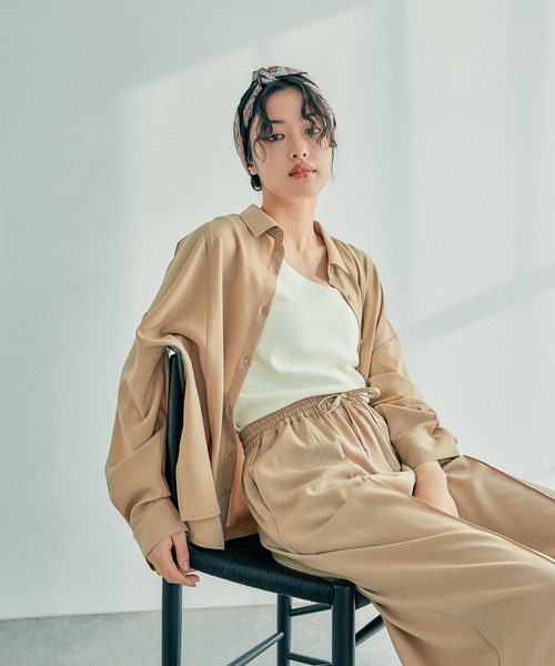 LEPSIM（レプシィム）の「マルチメリット切り替えシャツ　242755（シャツ/ブラウス・レディース・カーキ/アイボリー/ネイビー/ベージュ・FREE）」の3枚目の写真