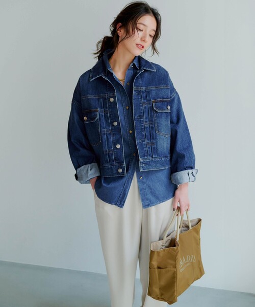 23区 S(ニジュウサンクチイサイサイズ)の「【Oggi3月号掲載/RED CARD TOKYO×23区】ショート丈 デニム ジャケット(デニムジャケット・レディース・ターコイズブルー系/ダルブルー系・34/32/30)」の18枚目の写真