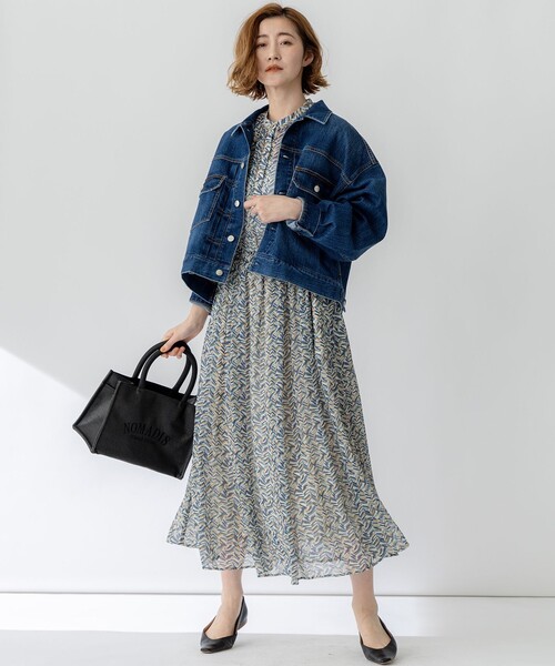23区 S(ニジュウサンクチイサイサイズ)の「【Oggi3月号掲載/RED CARD TOKYO×23区】ショート丈 デニム ジャケット(デニムジャケット・レディース・ターコイズブルー系/ダルブルー系・34/32/30)」の21枚目の写真