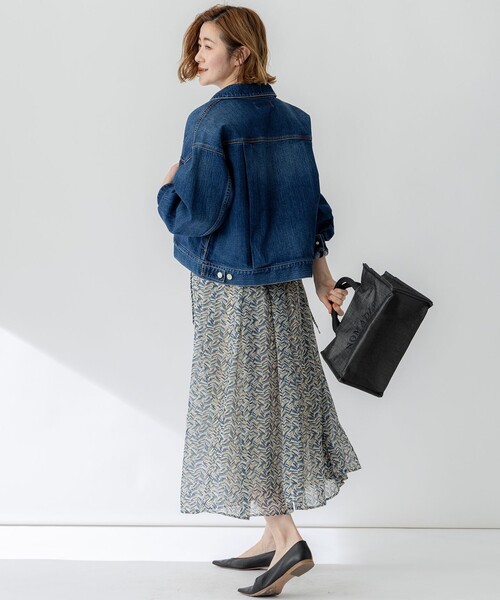 23区 S(ニジュウサンクチイサイサイズ)の「【Oggi3月号掲載/RED CARD TOKYO×23区】ショート丈 デニム ジャケット(デニムジャケット・レディース・ターコイズブルー系/ダルブルー系・34/32/30)」の22枚目の写真