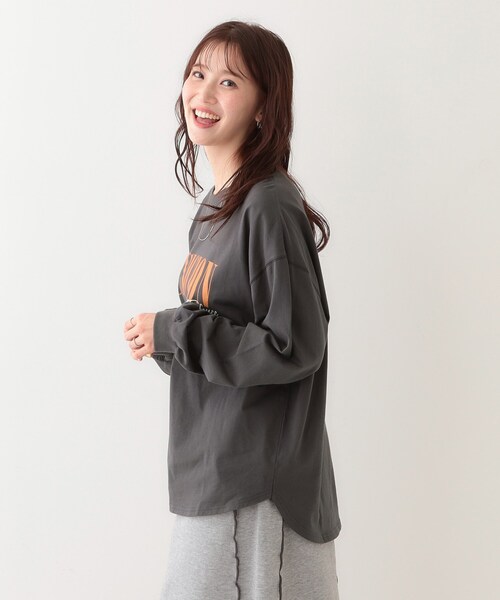 Cutie Blonde（キューティーブロンド）の「【洗える】1枚でもレイヤードでも 選べる5柄 BIGロンT（Tシャツ/カットソー・レディース・チャコールグレー/ホワイト系1/ホワイト系4/ブラック系4/ブルー系5/グレー系その他3・01/02/03/04）」の16枚目の写真