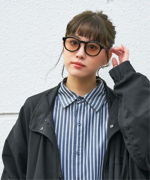 Zoff(ゾフ)の「【WEB限定】ボストン 型調光サングラス|カラーレンズ|トレンド|紫外線対策|UVカット|レンズの色が変わるサングラス|Zoff|COLOR SUNGLASSES(サングラス・レディース・ブラック/ブラウン系その他5/ブラック系その他・FREE)」の11枚目の写真