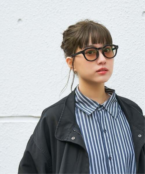 Zoff(ゾフ)の「【WEB限定】ボストン 型調光サングラス|カラーレンズ|トレンド|紫外線対策|UVカット|レンズの色が変わるサングラス|Zoff|COLOR SUNGLASSES(サングラス・レディース・ブラック/ブラウン系その他5/ブラック系その他・FREE)」の12枚目の写真