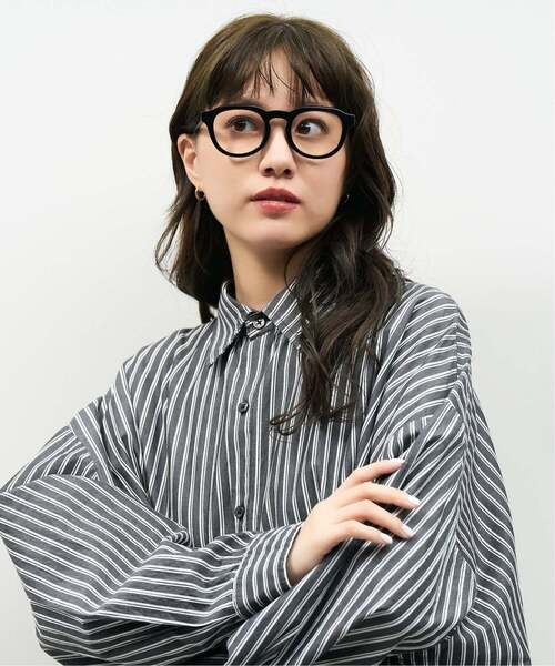 Zoff(ゾフ)の「【WEB限定】ボストン 型調光サングラス|カラーレンズ|トレンド|紫外線対策|UVカット|レンズの色が変わるサングラス|Zoff|COLOR SUNGLASSES(サングラス・レディース・ブラック/ブラウン系その他5/ブラック系その他・FREE)」の19枚目の写真