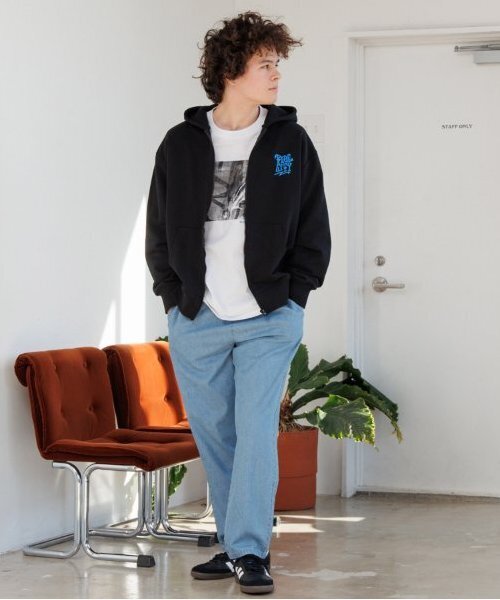 GLAZOS（グラソス）の「【大人向けサイズあり】【速乾・毛玉になりにくい】バックプリントジップアップビッグパーカー（パーカー・キッズ・ブラック/グレー・L/M/S/LL）」の4枚目の写真