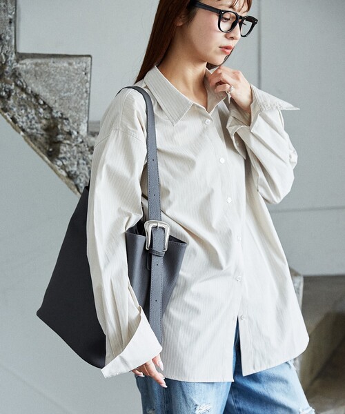 PUBLUX(パブリュクス)の「PUBLUX/パブリュクス ルーズフィット ベーシック シャツ 限定展開(シャツ/ブラウス・レディース・ベージュ/グリーン/ナチュラル/サックスブルー・フリ-)」の5枚目の写真