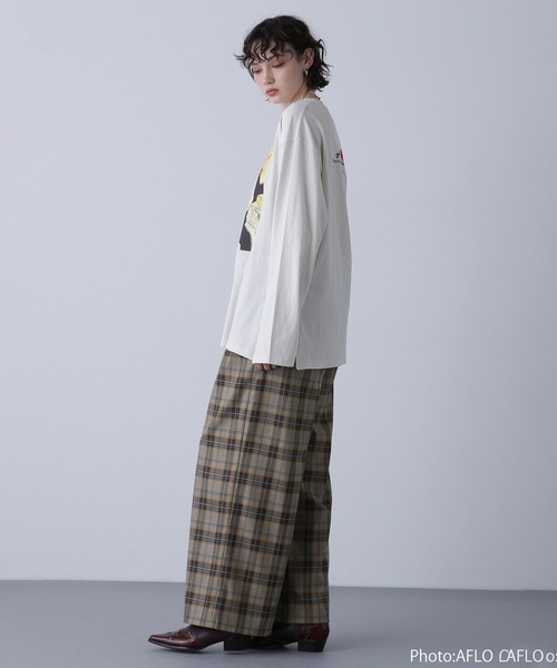 ROSE BUD（ローズバッド）の「(CREOLME)グラフィックロングTシャツ（Tシャツ/カットソー・レディース・ブラウン/ピンク/ホワイト・ONE SIZE）」の5枚目の写真