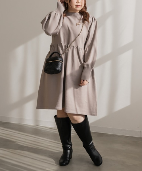 CLETTE（クレット）の「ブローチ付きニットミニワンピース（ワンピース・レディース・ブラック/チャコールグレー/ピンク/ブルー・LL/4L/3L）」の4枚目の写真