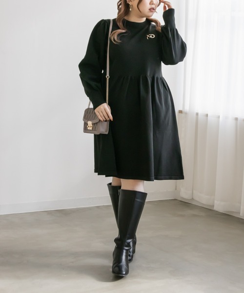 CLETTE（クレット）の「ブローチ付きニットミニワンピース（ワンピース・レディース・ブラック/チャコールグレー/ピンク/ブルー・LL/4L/3L）」の2枚目の写真
