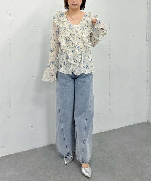 archives（アルシーヴ）の「花柄アソートラッフルフリルミドルブラウス（シャツ/ブラウス・レディース・ブルー/オフホワイト/ブラック/アイボリー・MEDIUM）」の16枚目の写真