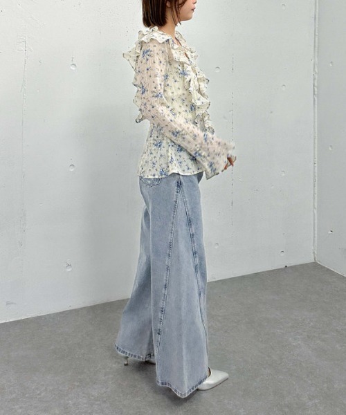 archives（アルシーヴ）の「花柄アソートラッフルフリルミドルブラウス（シャツ/ブラウス・レディース・ブルー/オフホワイト/ブラック/アイボリー・MEDIUM）」の17枚目の写真