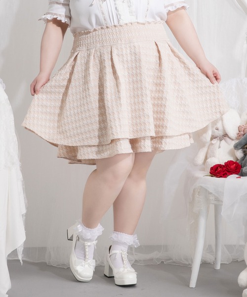 Diable baiser(ディアブルベーゼ)の「【4Lー6L】千鳥柄ティアードスカート【大きいサイズ】【大きいサイズ有】(スカート・レディース・ベージュ/ブラック・6L/5L/4L)」の1枚目の写真
