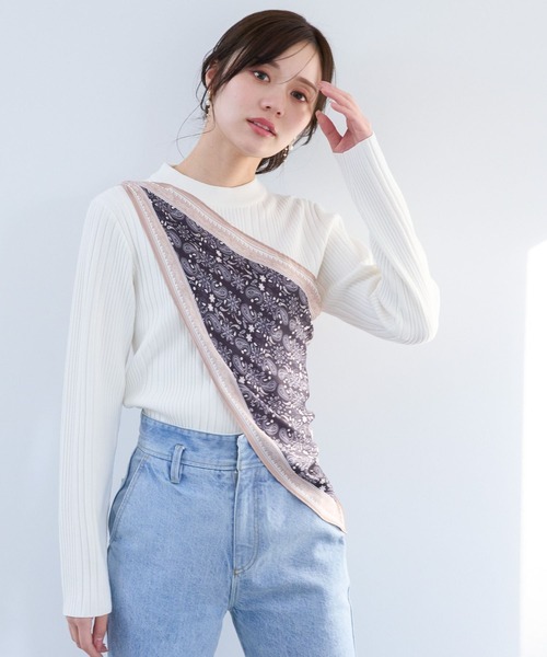 Andemiu（アンデミュウ）の「スカーフツキプチハイニット326043（ニット/セーター・レディース・オフホワイト/ブラック/モカ/コーラル・FREE）」の2枚目の写真