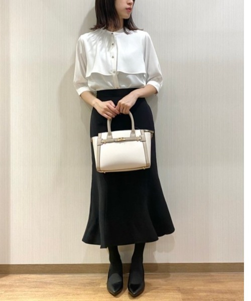 Honeys（ハニーズ）の「６分袖ケープ風ブラウス（シャツ/ブラウス・レディース・スモーキーグリーン系/オレンジ/ブラック/ホワイト/ライトグレー・LL/3L/S/M/L）」の6枚目の写真