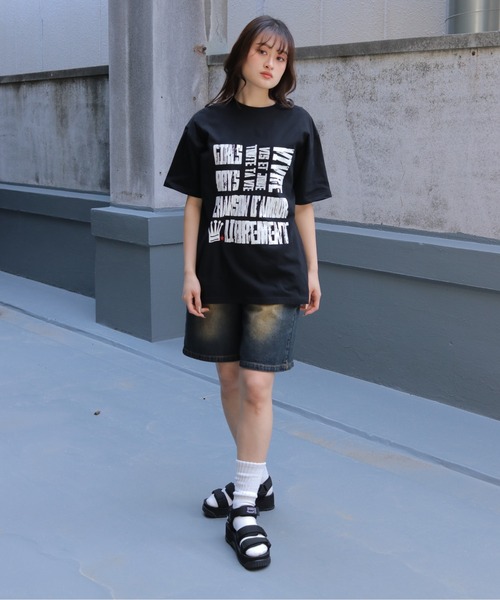 UNIT CHEST(ユニットチェスト)の「【UNIT CHEST】unique unisex T-shirt VTFAコラボT ”vacances d'ate” by Nina Tugawa(Tシャツ/カットソー・レディース・ブラック/ホワイト・S/M/L)」の12枚目の写真