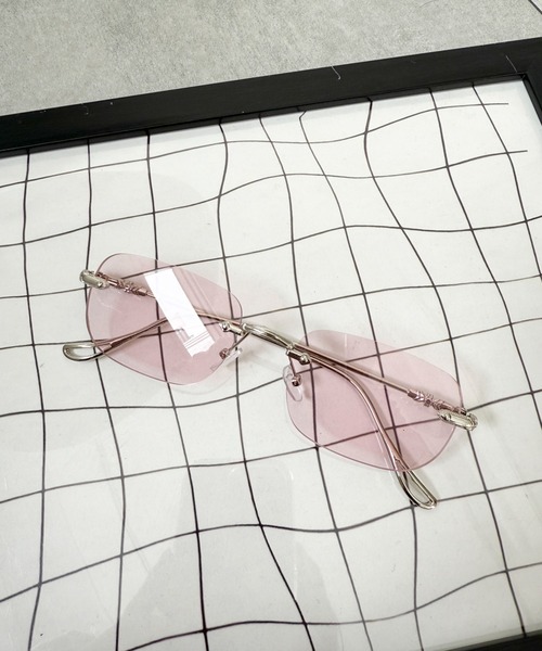 WEGO（ウィゴー）の「WEGO/リムレスカラーレンズデザインアイウェア（サングラス・レディース・ブラウン/その他1/ブラック系その他・FREE）」の3枚目の写真