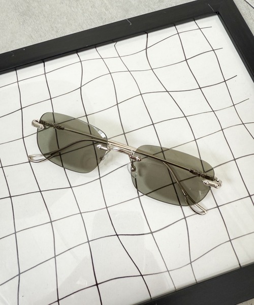 WEGO（ウィゴー）の「WEGO/リムレスカラーレンズデザインアイウェア（サングラス・レディース・ブラウン/その他1/ブラック系その他・FREE）」の2枚目の写真