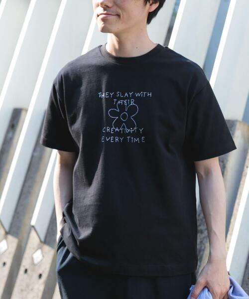 ITEMS URBANRESEARCH(アイテムズ アーバンリサーチ)の「レタード刺繍Tシャツ creativity(Tシャツ/カットソー・メンズ・チャコールグレー/ブラック/ホワイト・MEDIUM/LARGE)」の2枚目の写真