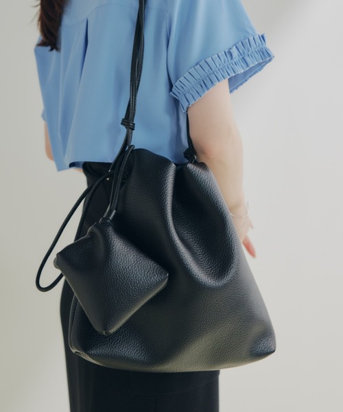 ECREL(エクレール)の「ポーチセットドロストショルダーバッグ(ショルダーバッグ・レディース・ベージュ/ブラック/アイボリー・FREE)」の2枚目の写真