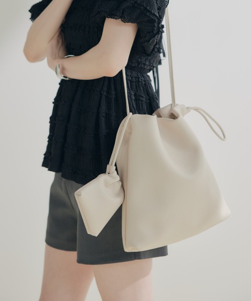 ECREL(エクレール)の「ポーチセットドロストショルダーバッグ(ショルダーバッグ・レディース・ベージュ/ブラック/アイボリー・FREE)」の8枚目の写真