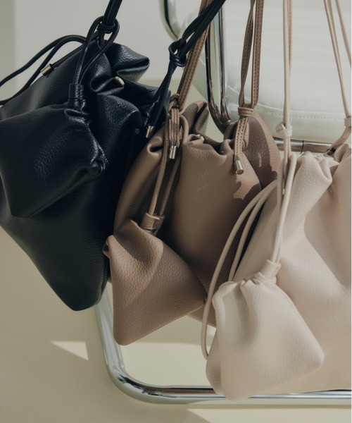 ECREL(エクレール)の「ポーチセットドロストショルダーバッグ(ショルダーバッグ・レディース・ベージュ/ブラック/アイボリー・FREE)」の4枚目の写真