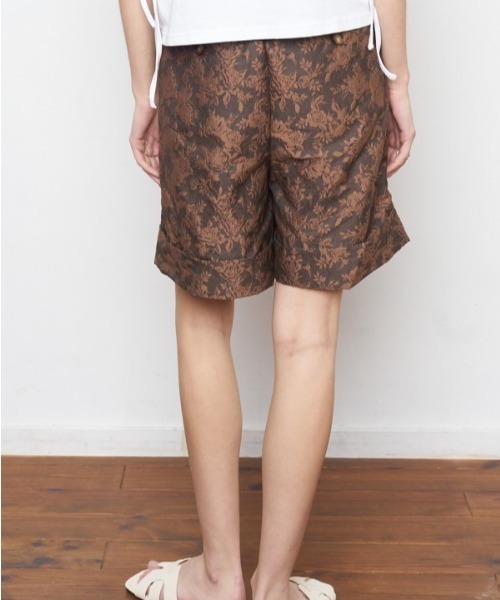 Muel Chic（ミュエルシック）の「Effie short pants エフィーショートパンツ（その他パンツ・レディース・オフホワイト/ブラウン/ブラック・MEDIUM/SMALL）」の16枚目の写真