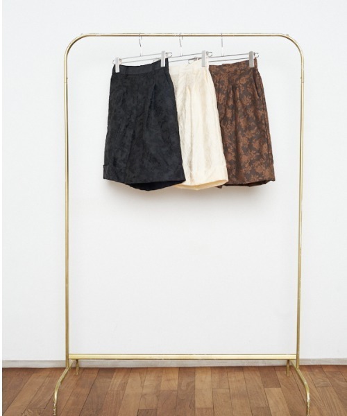 Muel Chic（ミュエルシック）の「Effie short pants エフィーショートパンツ（その他パンツ・レディース・オフホワイト/ブラウン/ブラック・MEDIUM/SMALL）」の7枚目の写真