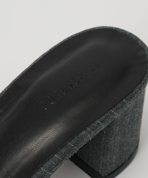 FOREVER 21（フォーエバー トゥエンティーワン）の「【2025SS】アソートリボンサンダル（サンダル・レディース・ストライプ/ブラック・LARGE/MEDIUM）」の5枚目の写真