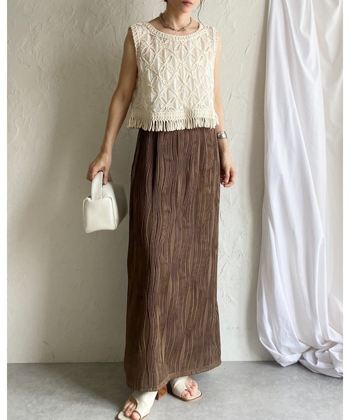 She's Closet（シーズクローゼット）の「ウェーブプリーツIラインバックスリットハイウエストロングプリーツスカート（スカート・レディース・ブラウン/オフホワイト/ブラック・FREE）」の4枚目の写真